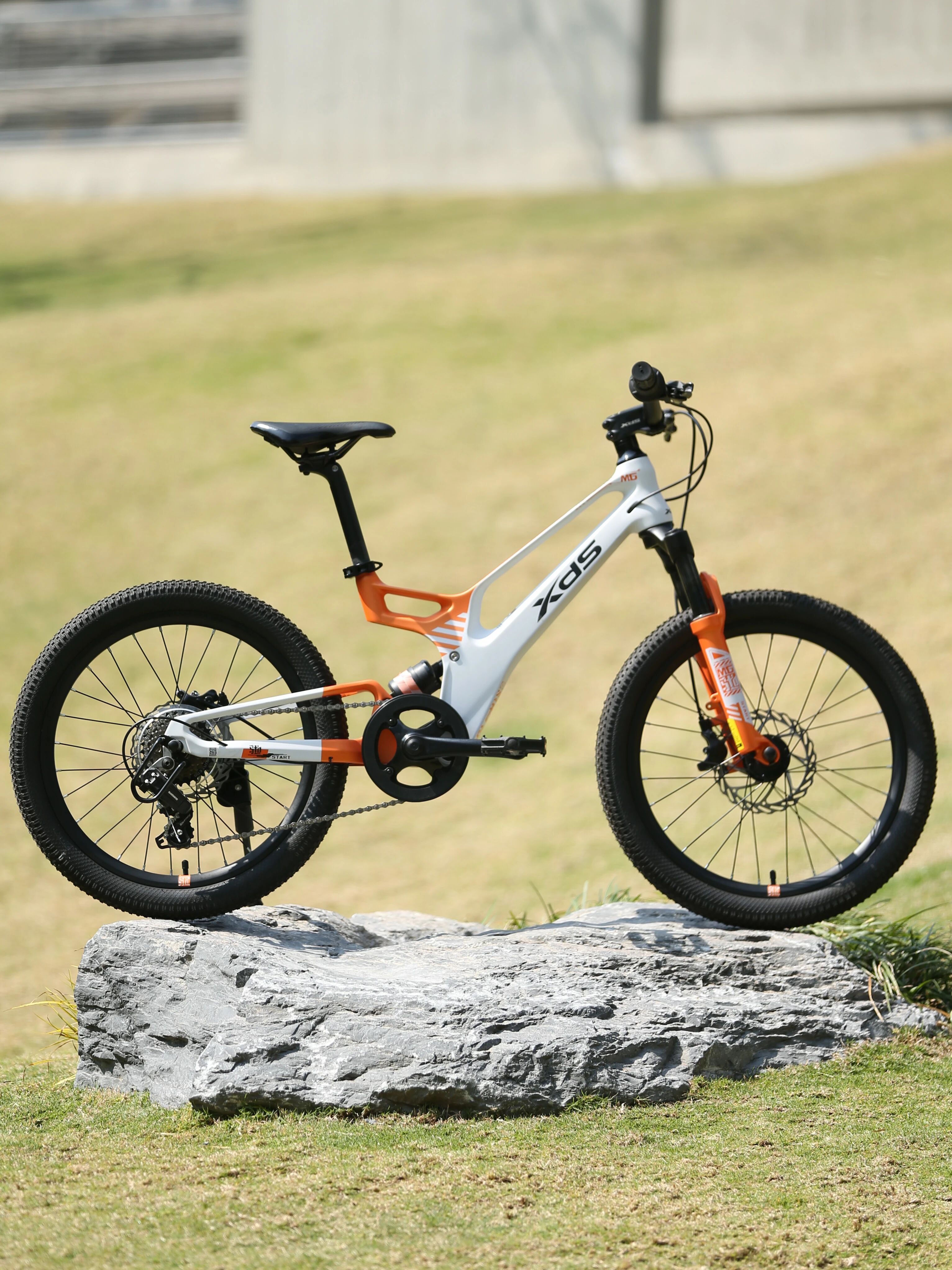 喜德盛XDS推出镁合金车架青少年山地车镁驰&镁骑士